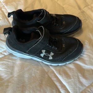 Under Armour Boys shoes